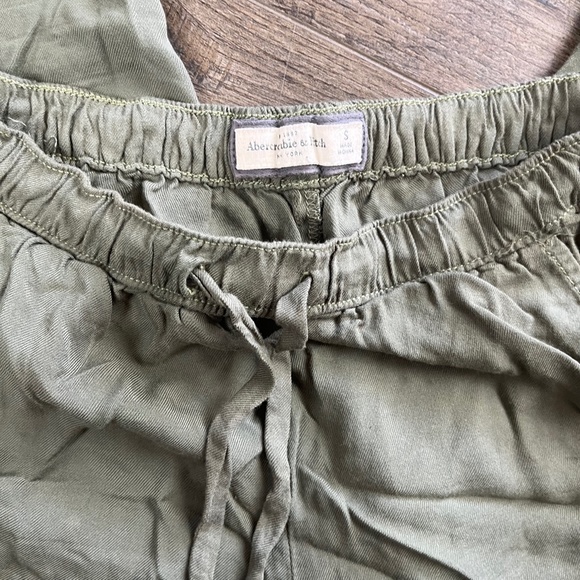 Abercrombie & Fitch Green Drawstring Jogger Pants ((size small)) - Picture 6 of 7